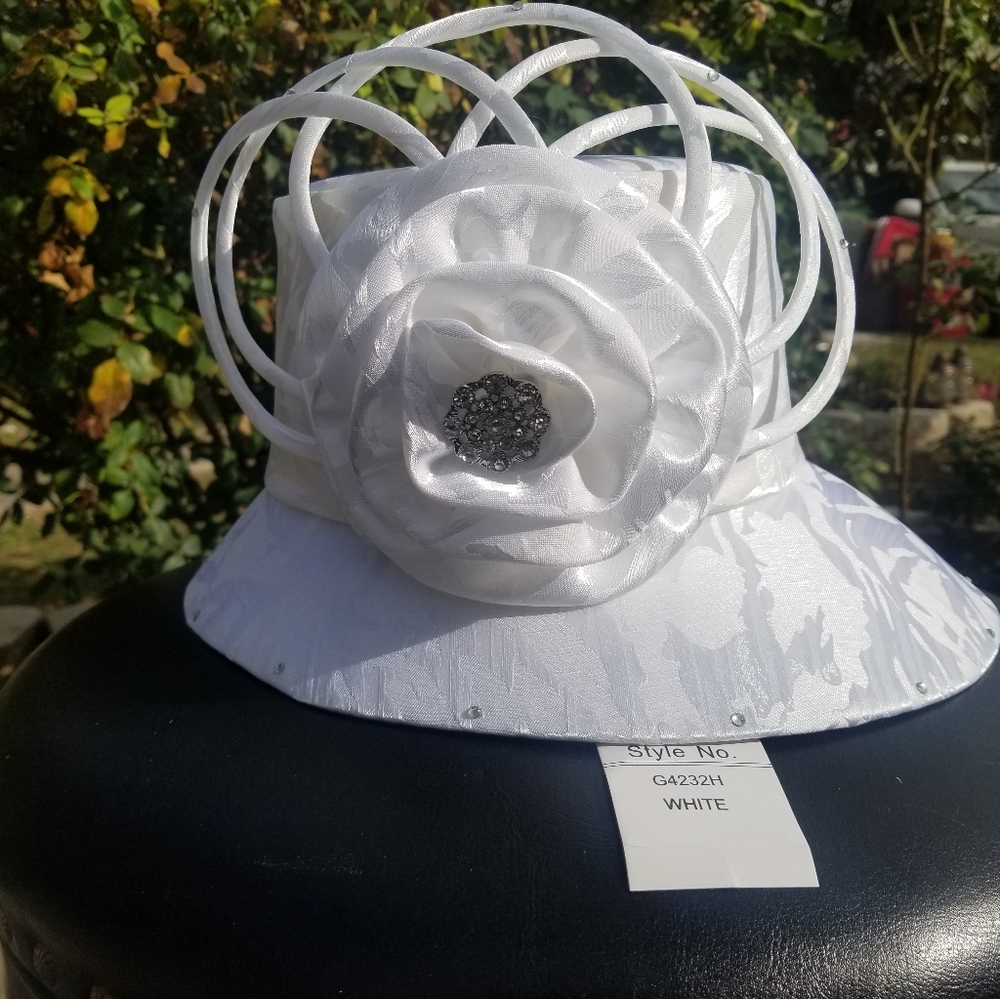 G.M.I WHITE CHURCH HAT